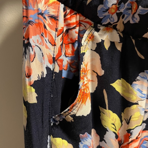 Pants floral print elastic waist w/ tie, side pockets and small cuff at hem - Picture 4 of 8